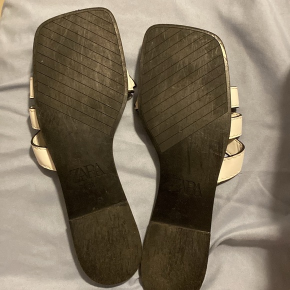 Women Flats - Picture 2 of 3